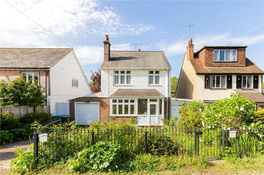 Street, Berkhamsted, Herts 3 bed detached house £800,000