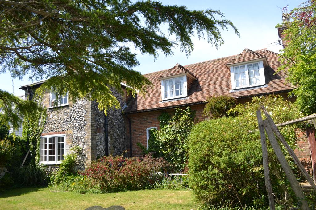 Chapel Lane, St. MargaretsAtCliffe CT15 2 bed character property for