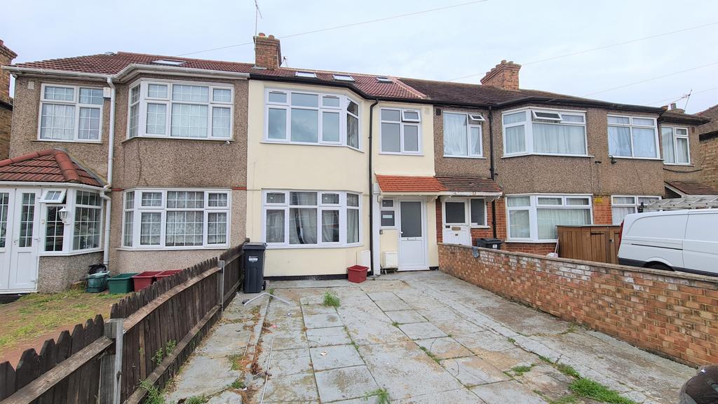 4 bedroom Terraced for rent