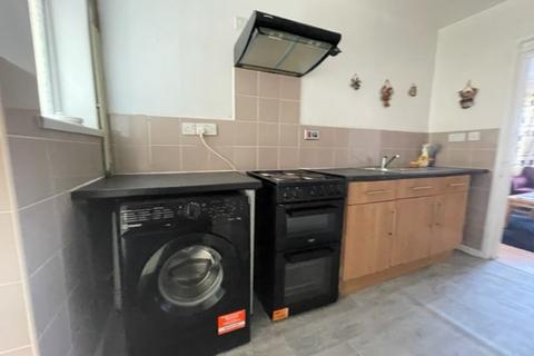 2 bedroom maisonette to rent, Temple Bar, Willenhall, West Midlands