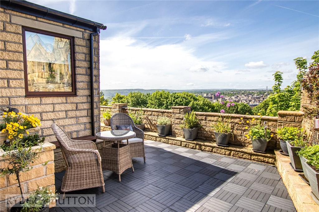 Claremount Road, Claremount, HALIFAX... 4 bed detached house £375,000