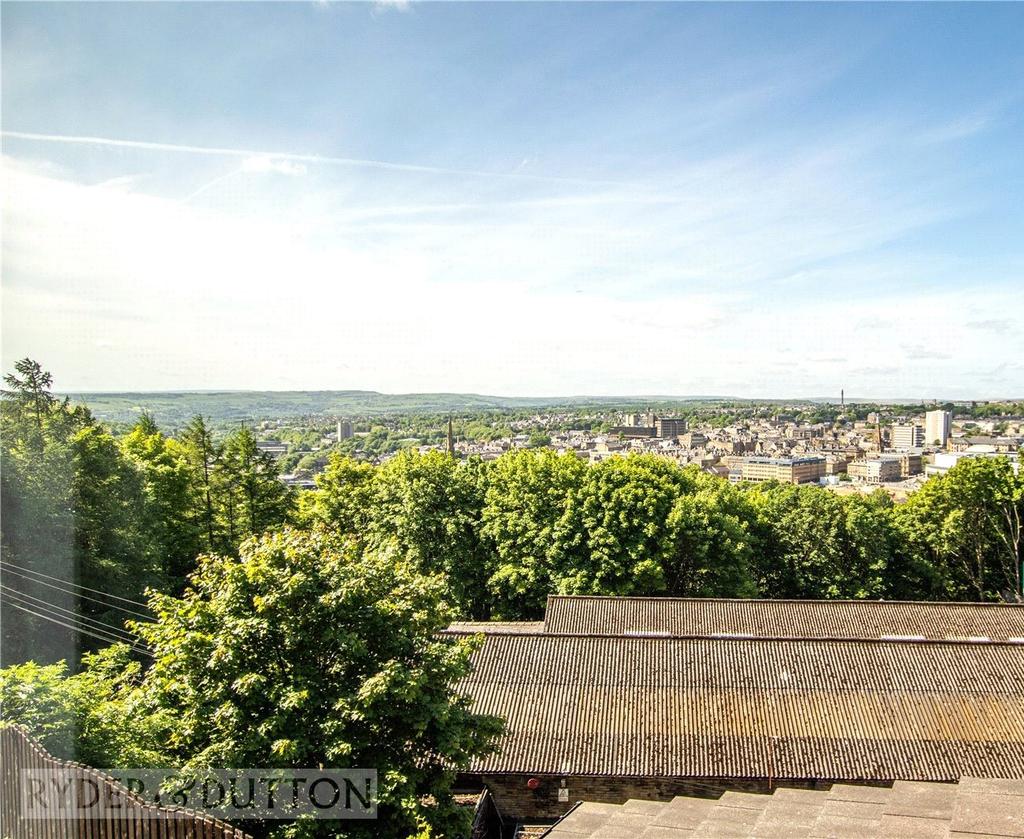 Claremount Road, Claremount, HALIFAX... 4 bed detached house £375,000