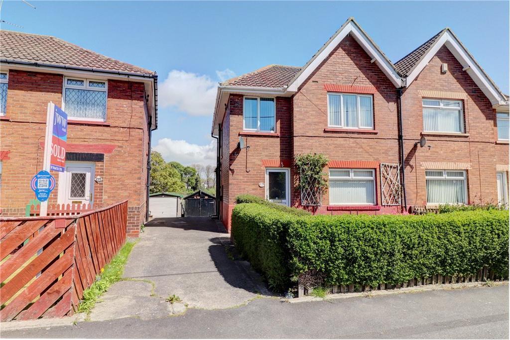 Oakdale Road, Consett, County Durham, DH8 3 bed semidetached house £