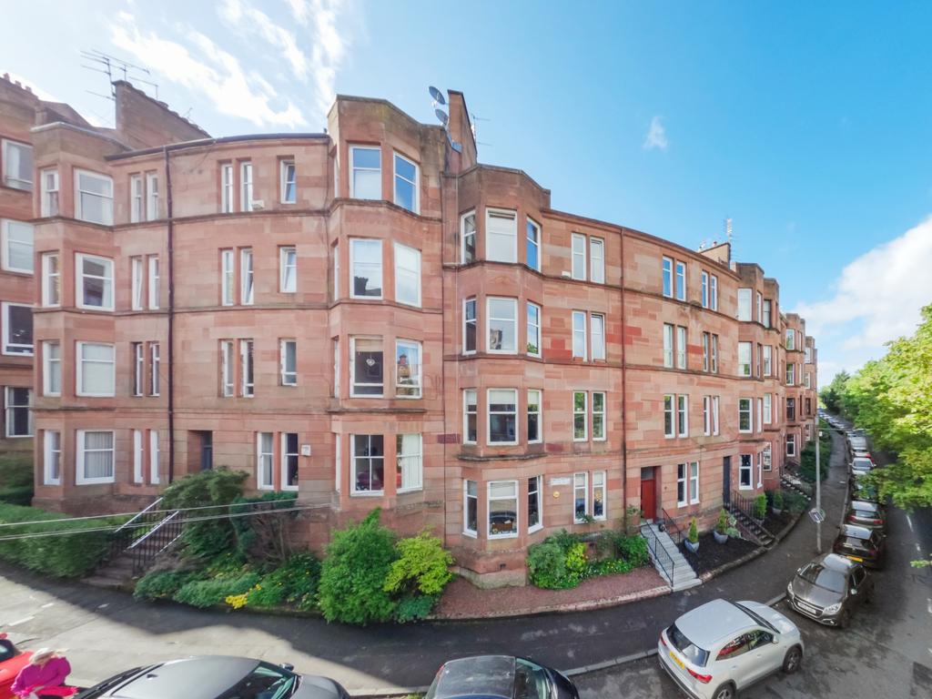 Bellwood Street, Flat 3/2, Shawlands, Glasgow, G41 3EU 2 bed flat £