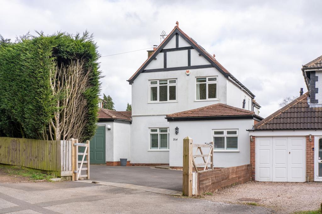 Old Birmingham Road, Lickey, B45 8ES 4 bed detached house £575,000