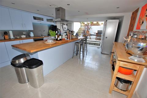 3 Arthur Road, Hythe, CT21 6DX