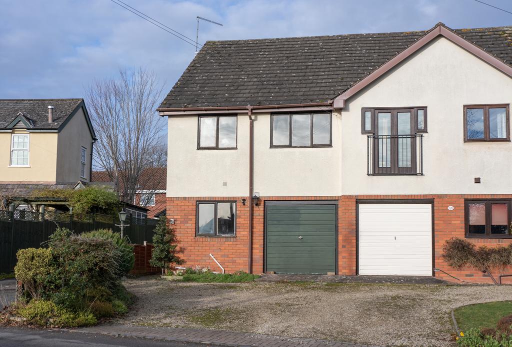 Linthurst Newtown, Blackwell, B60 1BS 3 bed semidetached house £275,000