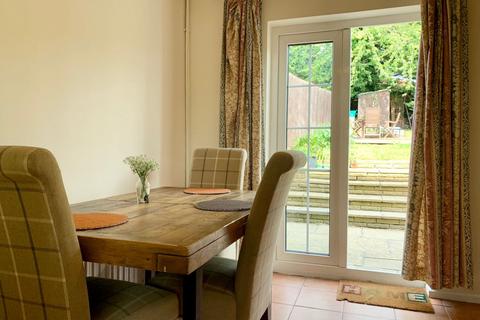 2 Helmdon Road, Northampton, NN2 8JT