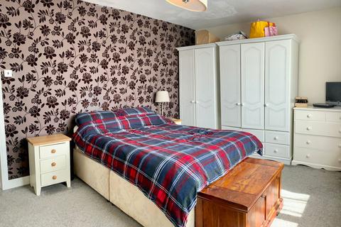 2 Helmdon Road, Northampton, NN2 8JT
