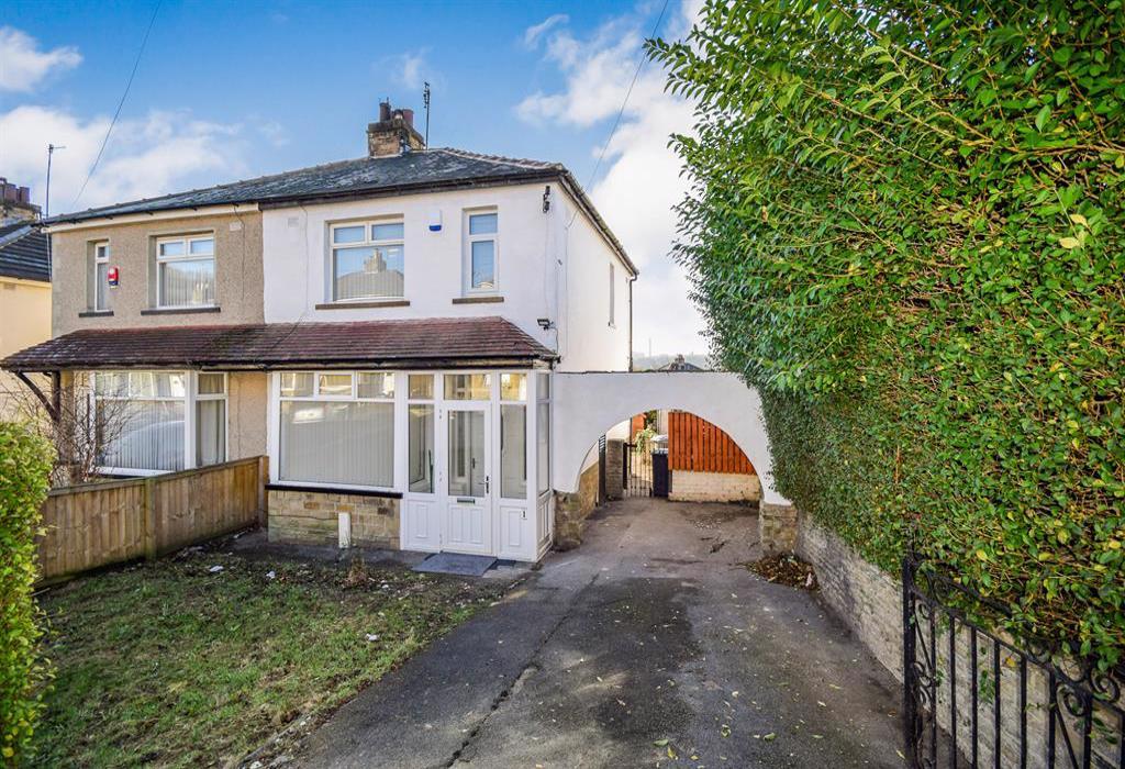 Thornhill Grove, Shipley 3 bed semidetached house £750 pcm (£173 pw)
