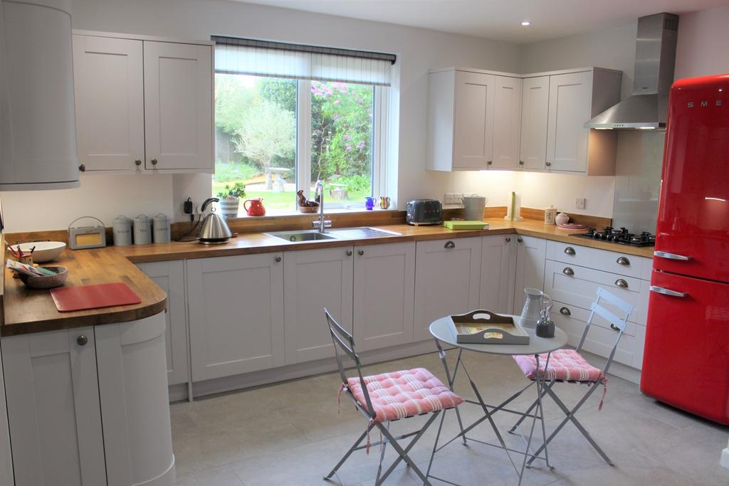 Welsford Avenue, Wells, BA5 3 bed bungalow £525,000