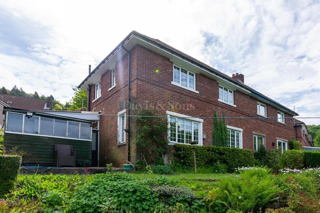 Acacia Terrace, Abercarn, Newport. NP11 3 bed semidetached house £