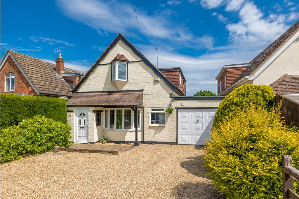 Loddon Bridge Road, Woodley, Reading, RG5 4AB 3 bed detached house £