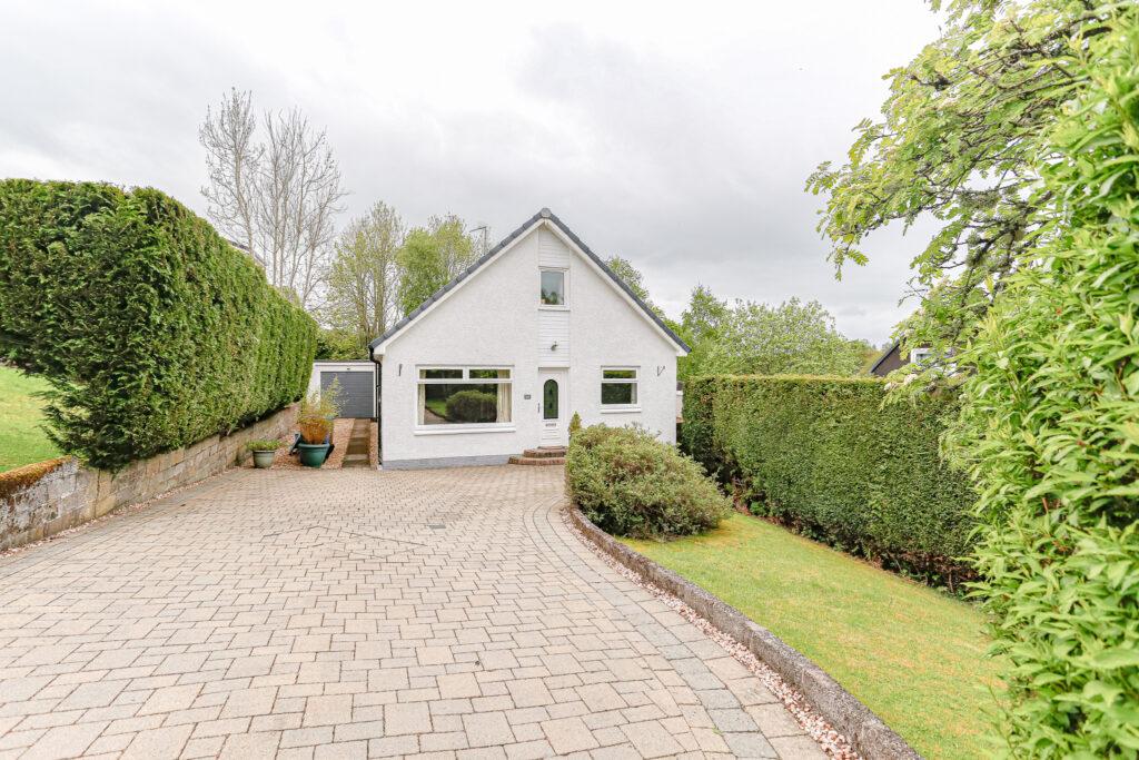 Newton Crescent, Dunblane, FK15 4 bed detached house £335,000