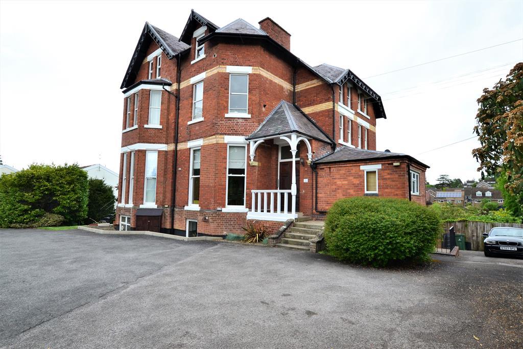 London Road, Charlton Kings, Cheltenham, GL52 6HW 2 bed apartment £