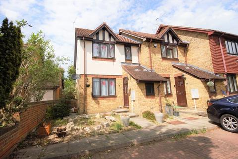 3 bedroom end of terrace house to rent, Clovelly Close, Pinner HA5