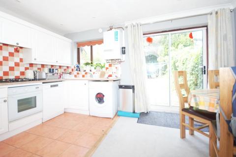 3 bedroom end of terrace house to rent, Clovelly Close, Pinner HA5