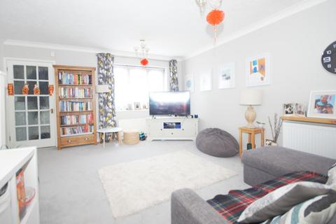 3 bedroom end of terrace house to rent, Clovelly Close, Pinner HA5