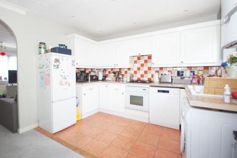 3 bedroom end of terrace house to rent, Clovelly Close, Pinner HA5