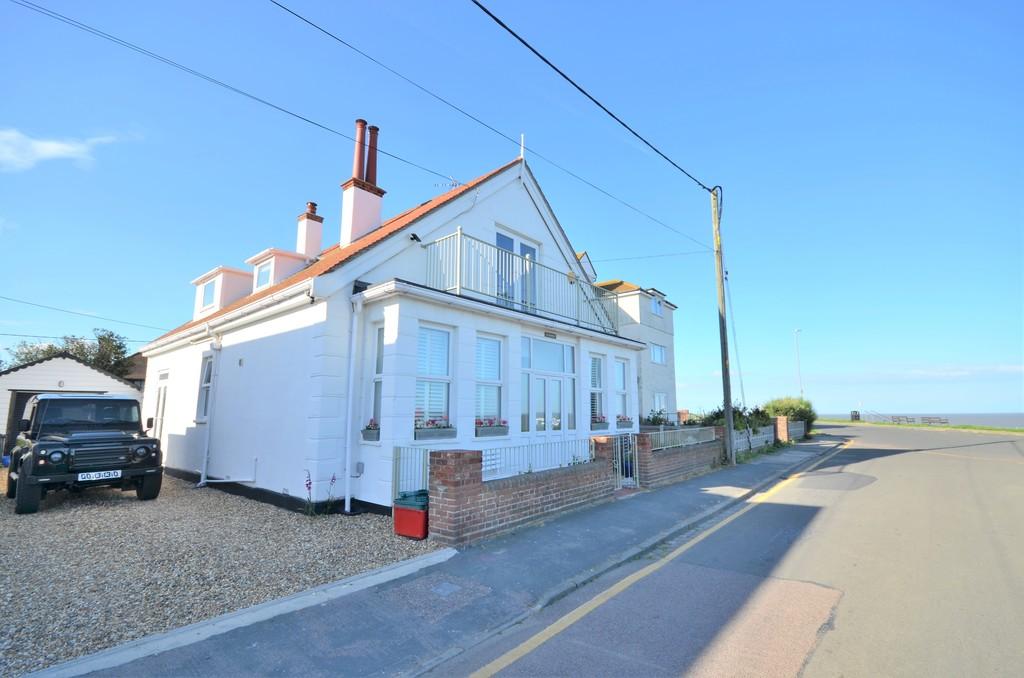 Green Lane, Walton On The Naze... 3 bed chalet £700,000