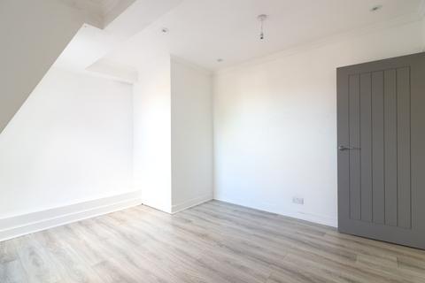 1 bedroom in a house share to rent - Lancaster Road, London, SE25