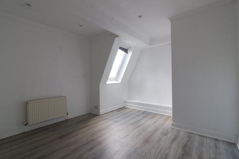 1 bedroom in a house share to rent - Lancaster Road, London, SE25