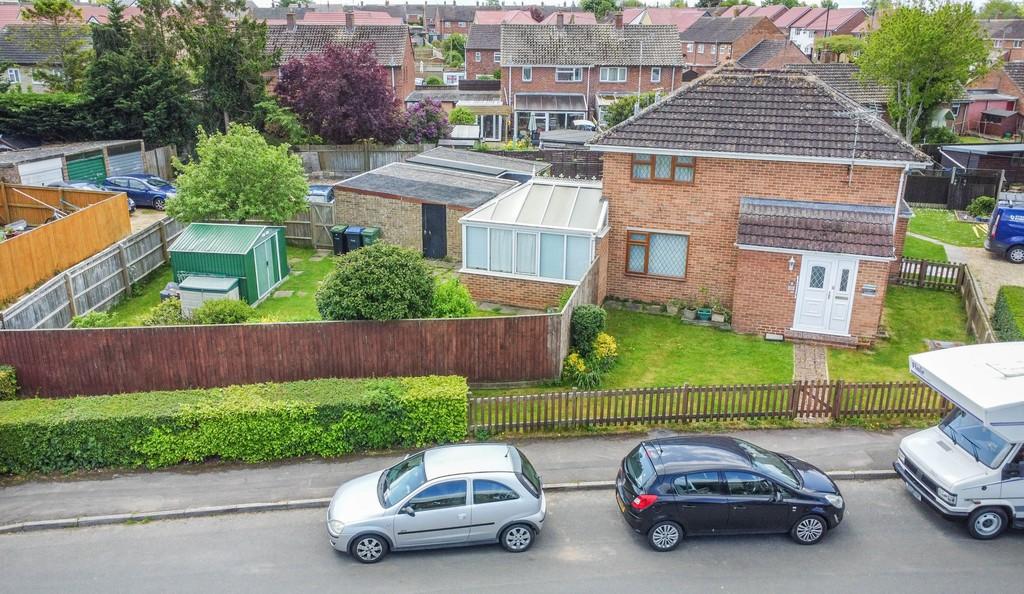 Hallsfield, Cricklade 3 bed end of terrace house £275,000