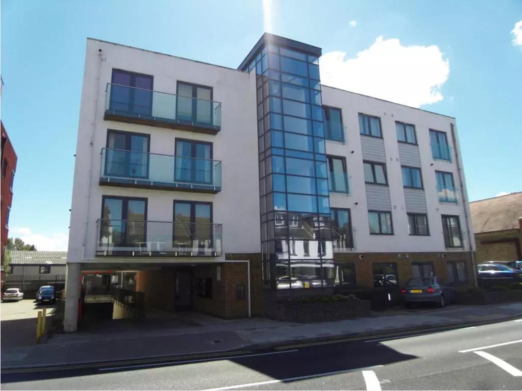 Pinner Road, Harrow 1 bed apartment £1,250 pcm (£288 pw)