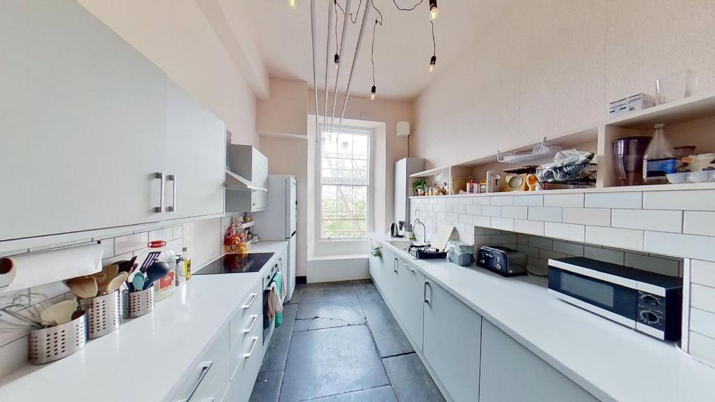 Haddington Place, Leith, Edinburgh, EH7 4 bed flat £2,250 pcm (£519 pw)