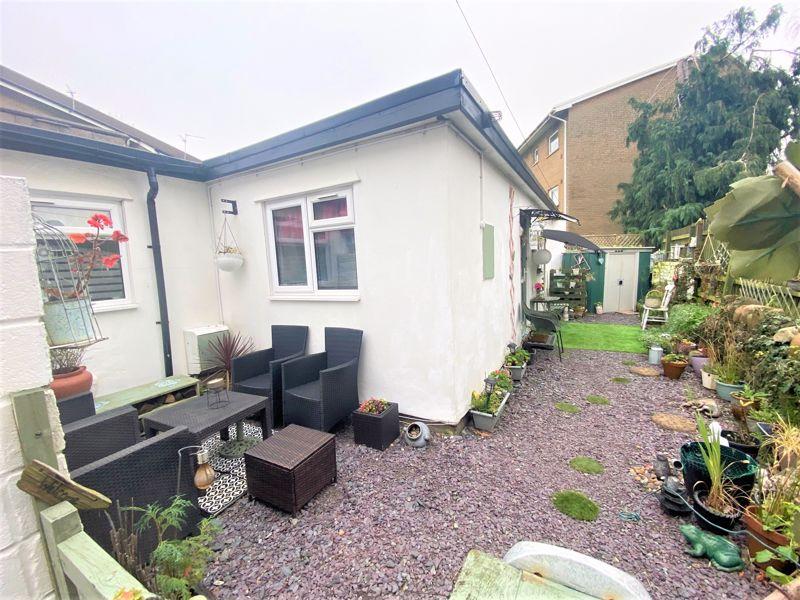 Old Church Road Whitchurch Cardiff CF14 1AE 1 bed detached bungalow £