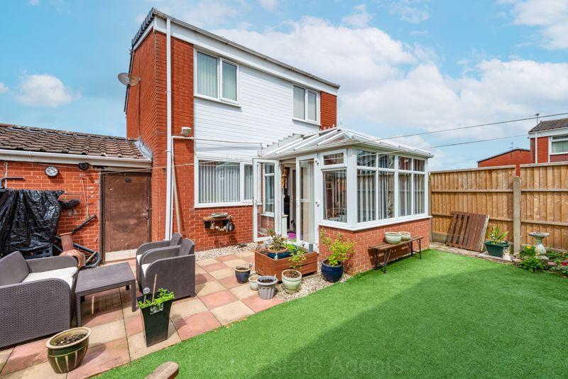 Porthleven Road, Sutton Park, Runcorn 3 bed link detached house £180,000