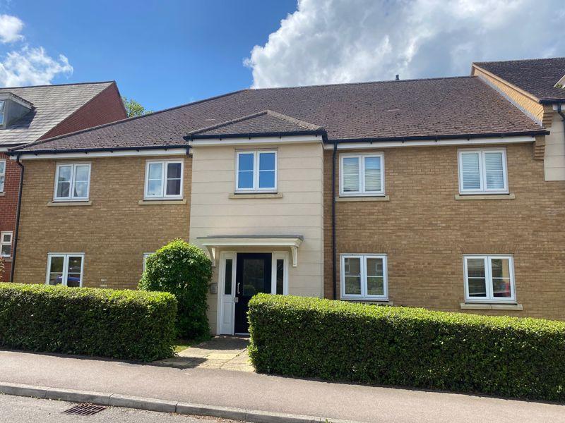 North Lodge Drive, Papworth Everard 2 bed apartment £1,050 pcm (£242 pw)