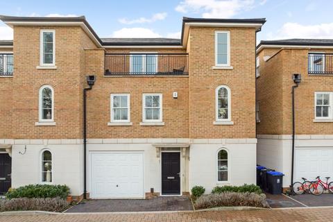 10 Mobbs Close, Stoke Poges, Slough, SL2 4FF
