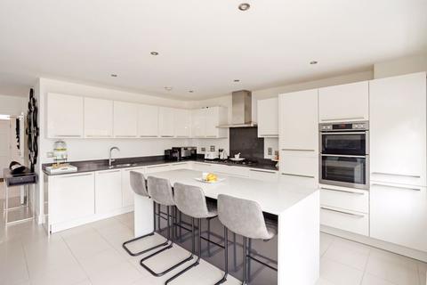 10 Mobbs Close, Stoke Poges, Slough, SL2 4FF