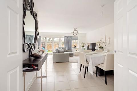 10 Mobbs Close, Stoke Poges, Slough, SL2 4FF