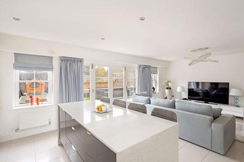 10 Mobbs Close, Stoke Poges, Slough, SL2 4FF
