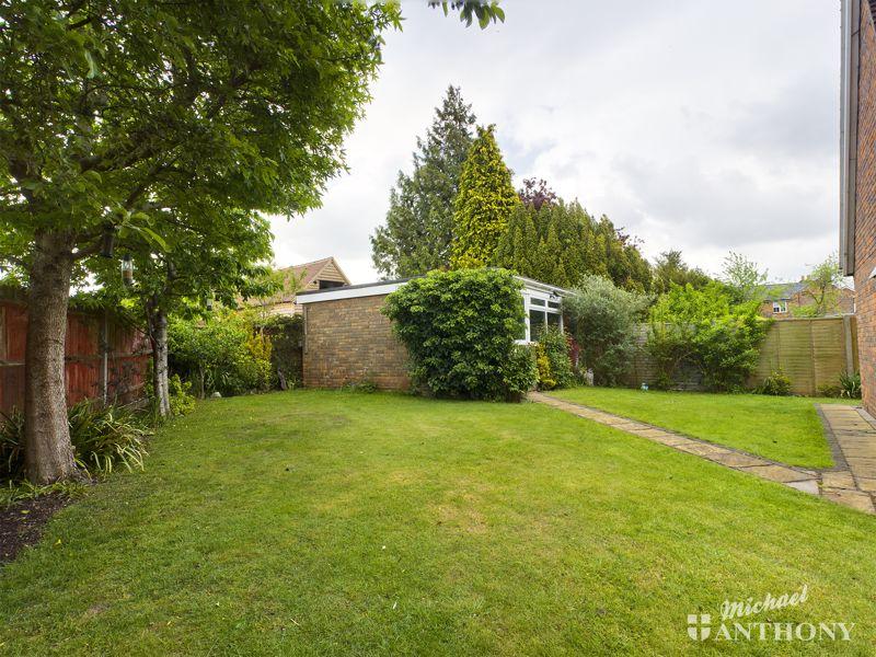 Chapel Drive, Aston Clinton 5 bed detached house - £800,000