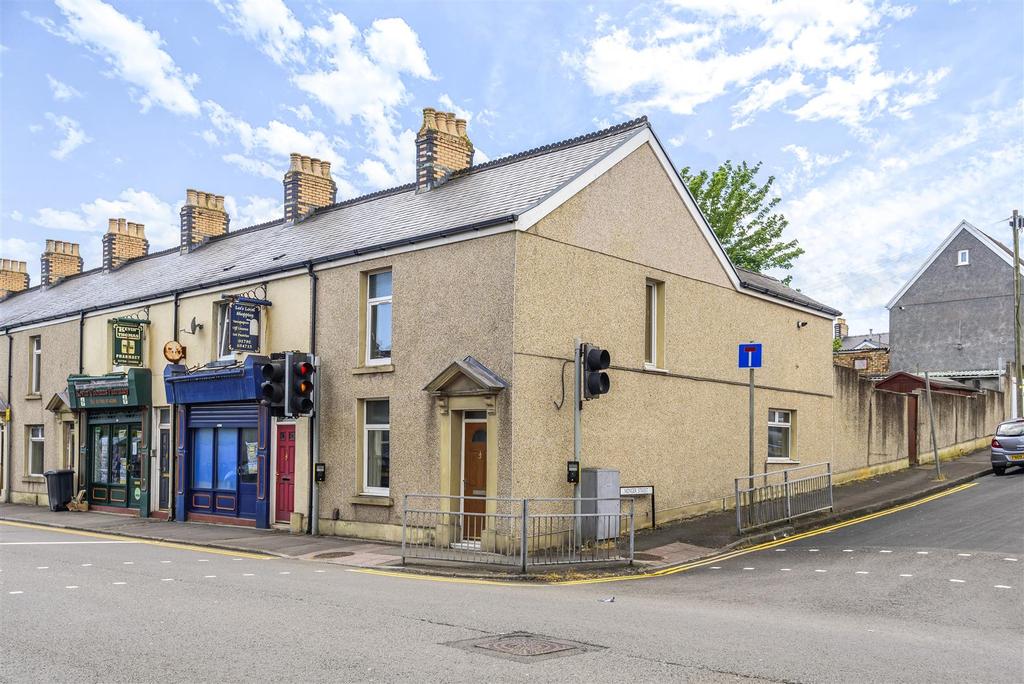 Neath Road, Hafod, Swansea 3 bed end of terrace house £150,000