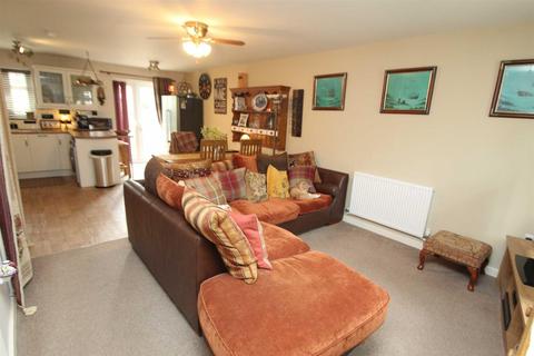 2 Centenary Close, Kinnerley, Oswestry, SY10 8EQ
