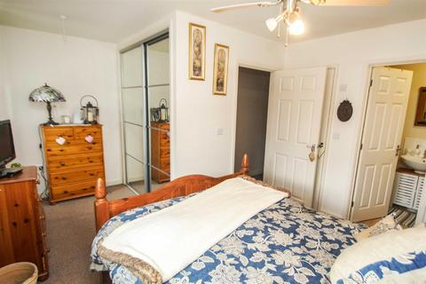 2 Centenary Close, Kinnerley, Oswestry, SY10 8EQ