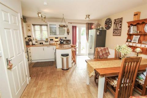 2 Centenary Close, Kinnerley, Oswestry, SY10 8EQ
