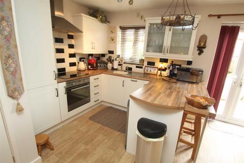 2 Centenary Close, Kinnerley, Oswestry, SY10 8EQ