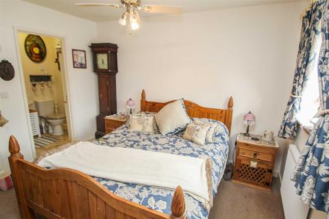 2 Centenary Close, Kinnerley, Oswestry, SY10 8EQ