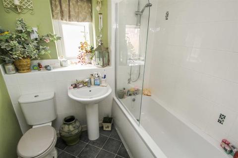 2 Centenary Close, Kinnerley, Oswestry, SY10 8EQ