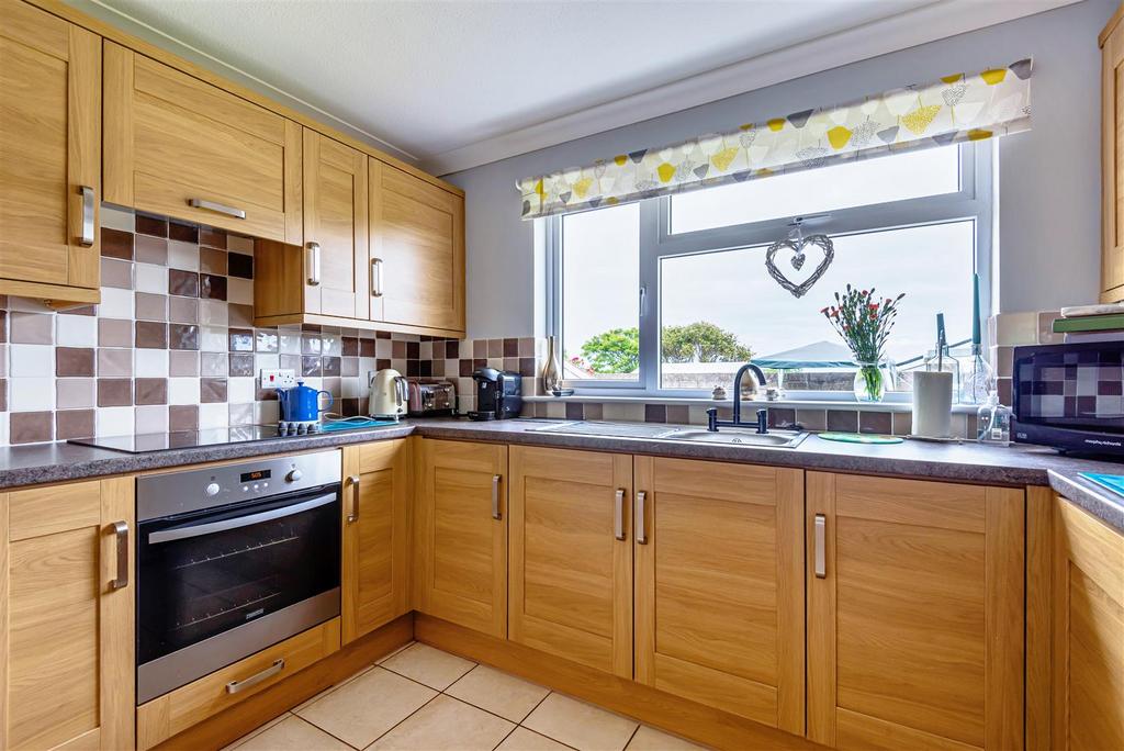 Tregenna Fields, Camborne 3 bed bungalow £425,000