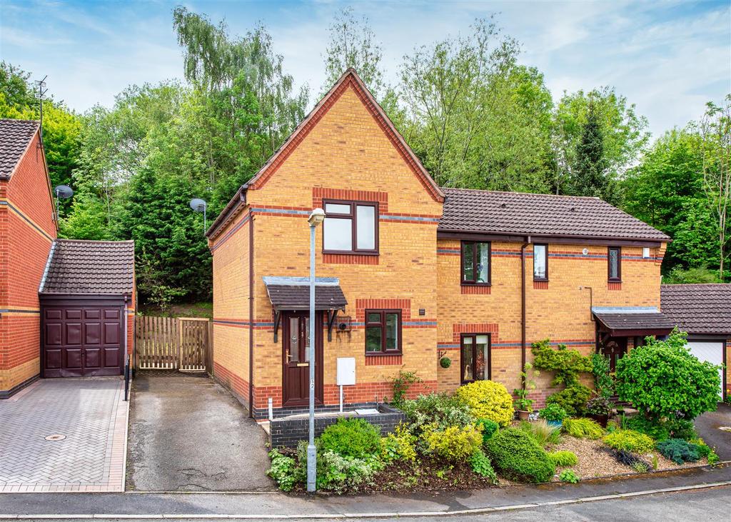 17 Bankside, Wombourne 2 bed semidetached house £215,000