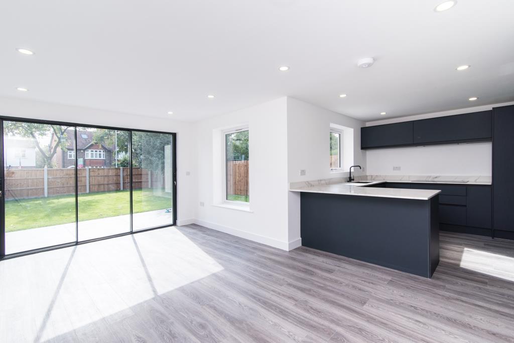 Chesterfield Drive, Burton Joyce NG14 4 bed detached house £495,000