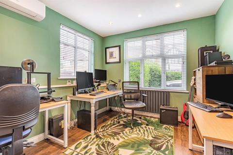85 Bromham Road, Bedford, MK40 4BS