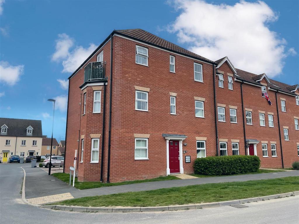 Sandown Drive, Bourne 2 bed apartment £675 pcm (£156 pw)