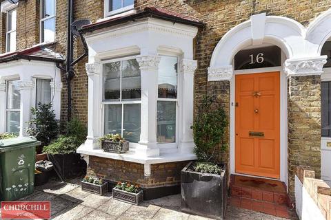 16 Chestnut Avenue North, London, E17 3NF